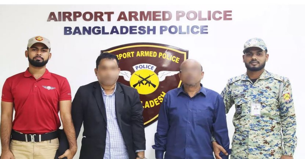 বিমানবন্দরে প্রবাসীর টাকা হাতানো দুই প্রতারক আটক
