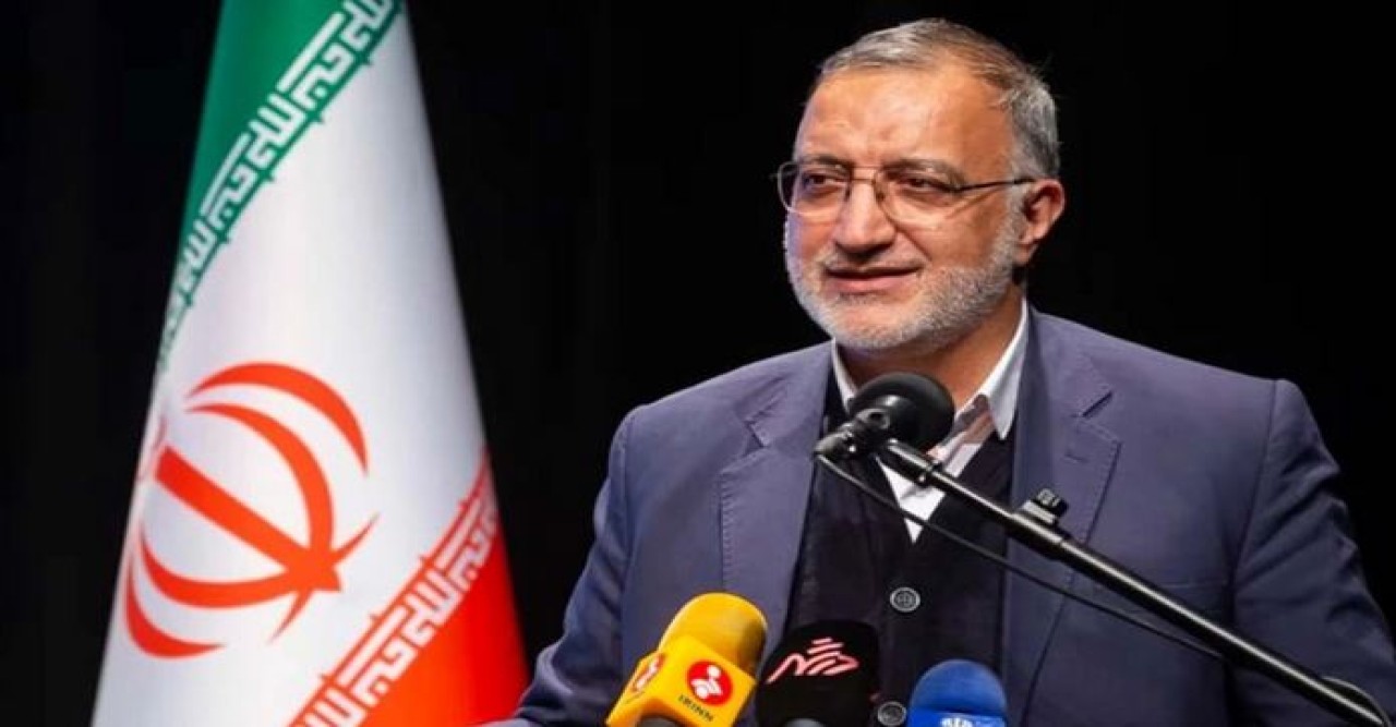 ইরানের রাষ্ট্রপতি নির্বাচনে শেষ মুহূর্তে সরে দাঁড়ালেন দুই প্রার্থী