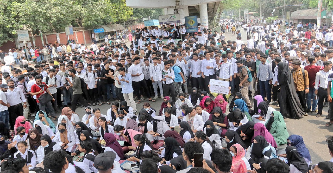 কাফনের কাপড় বেঁধে পলিটেকনিক শিক্ষার্থীদের গণমিছিল শুক্রবার