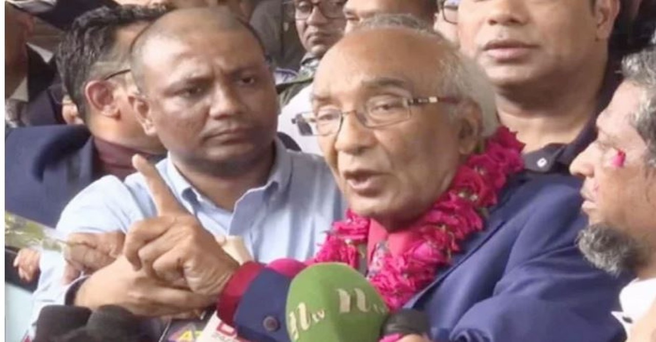 ৬ বছর পর দেশে ফিরলেন শফিক রেহমান