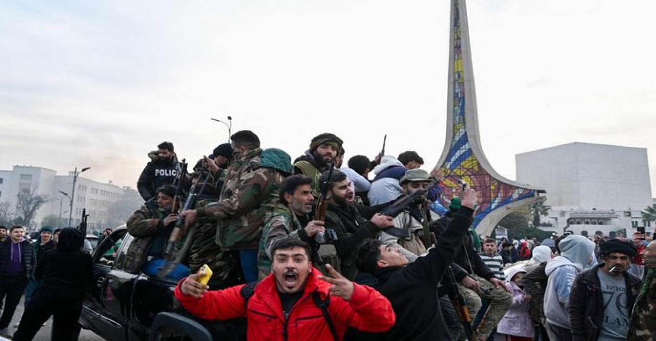 দামেস্কের পথে পথে উল্লাস, উমাইয়াদ স্কয়ারে জড়ো হচ্ছে হাজার হাজার মানুষ