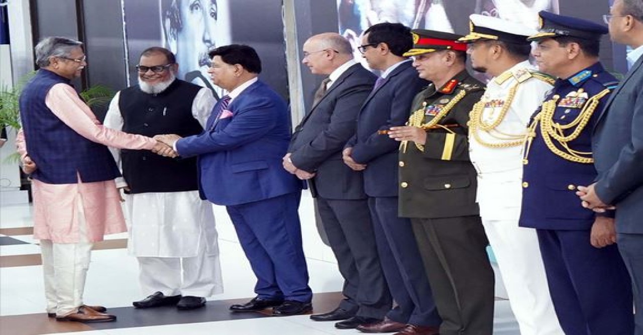 হজ পালন শেষে দেশে ফিরলেন রাষ্ট্রপতি