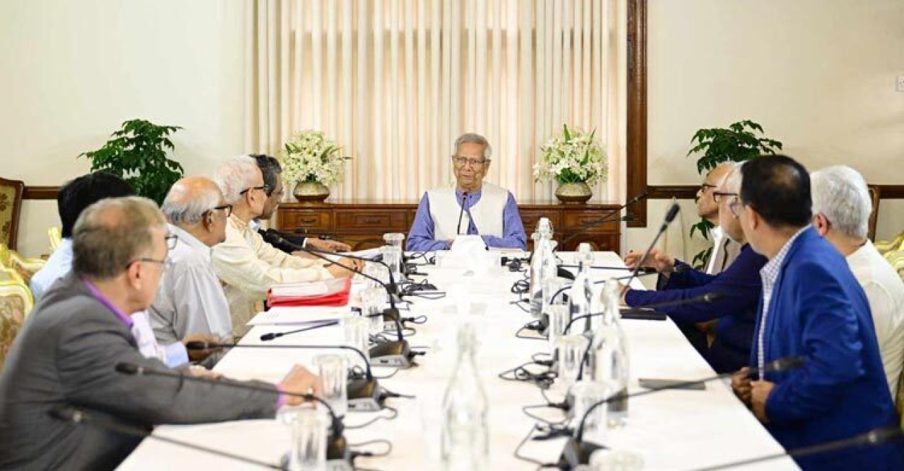 জাতীয় ঐকমত্য কমিশনের সঙ্গে বৈঠক করলেন প্রধান উপদেষ্টা  ড. মুহাম্মদ ইউনূস