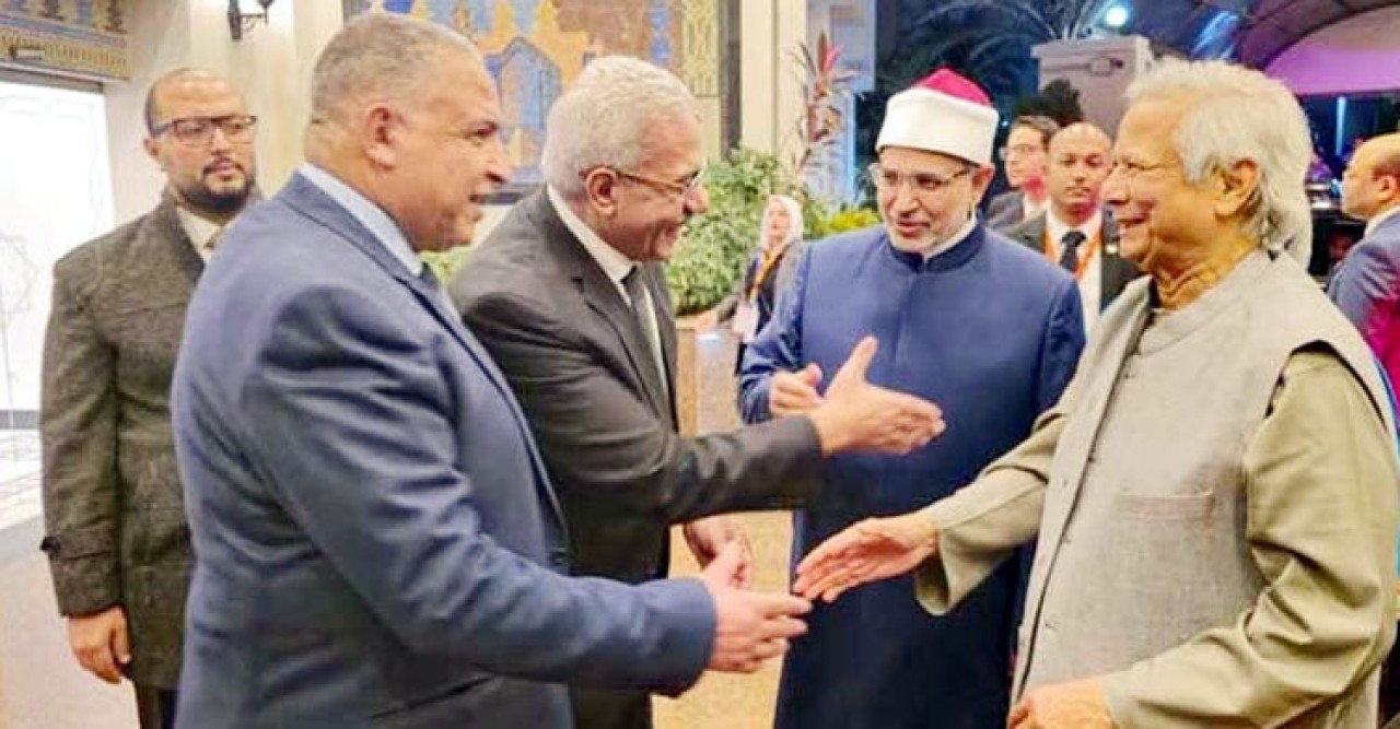 আল-আজহার বিশ্ববিদ্যালয়ে ড. ইউনূসকে স্বাগত জানালেন অধ্যাপক দাউদ