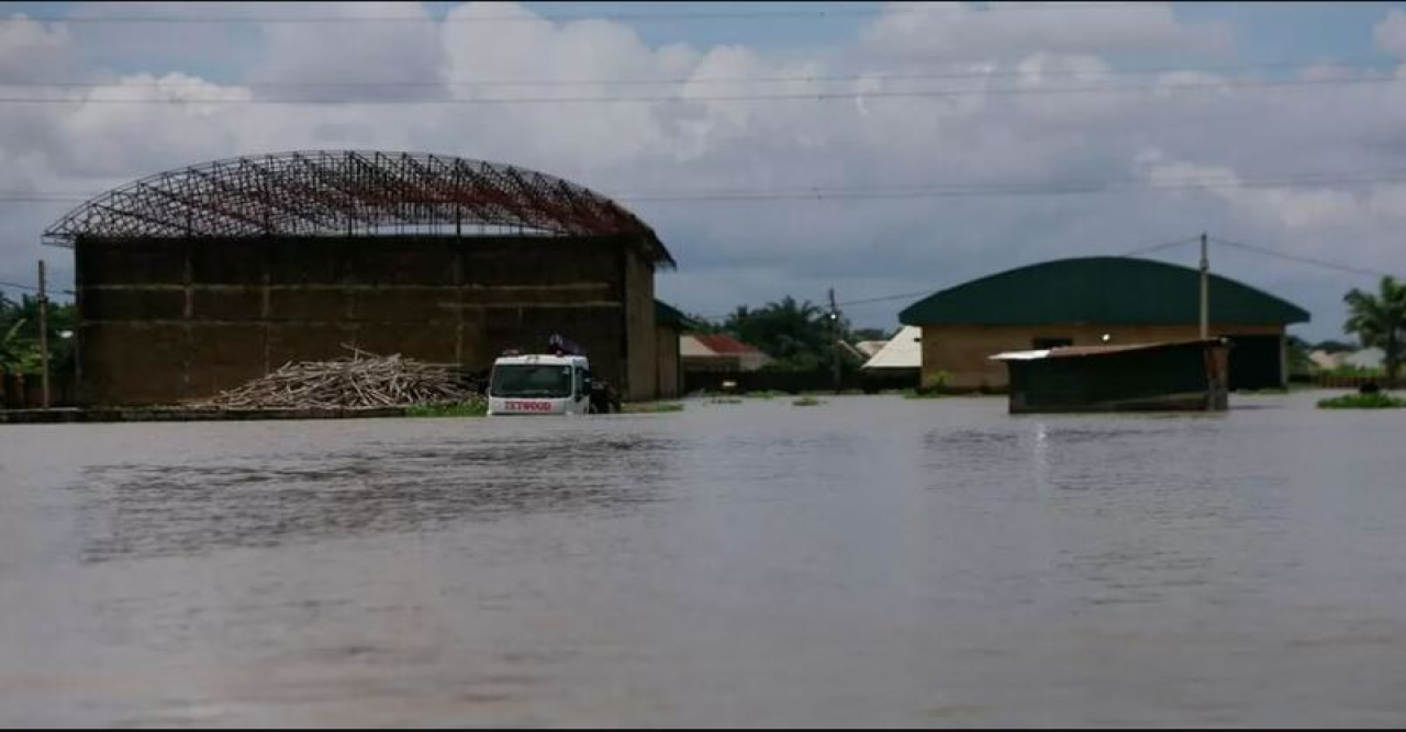নাইজেরিয়ায় নৌকাডুবিতে নিহতের সংখ্যা বেড়ে ৭৬