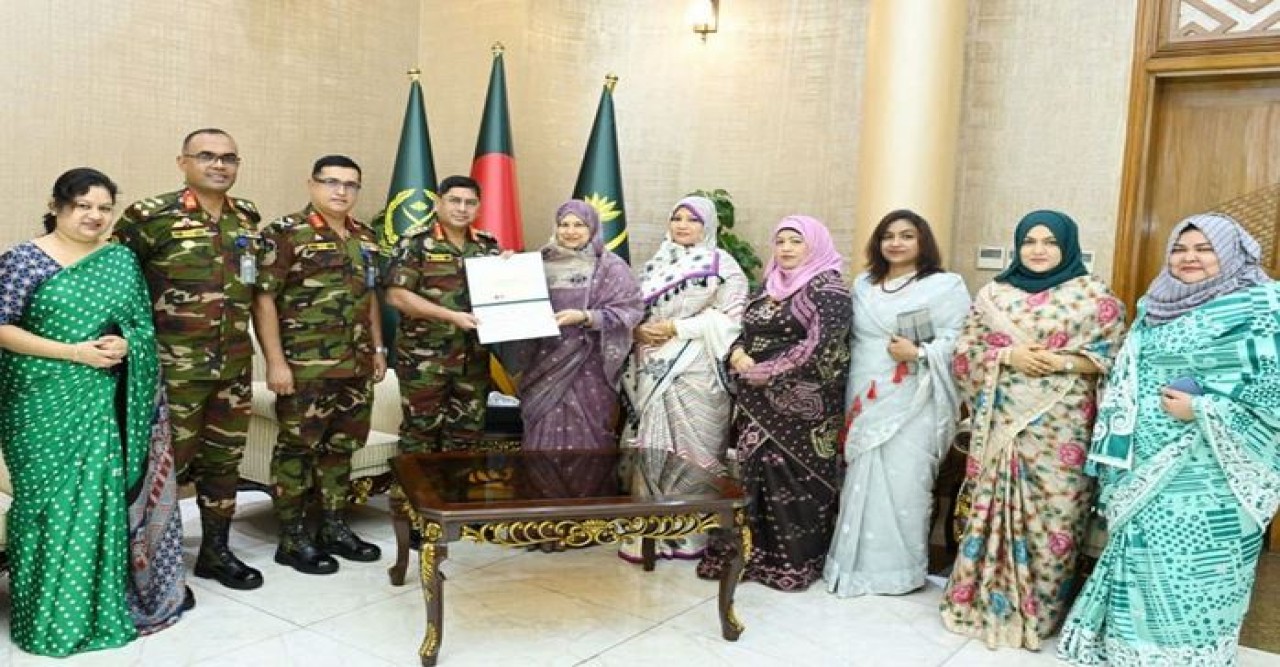 প্রধান উপদেষ্টার ত্রাণ তহবিলে ১৫ লাখ টাকার অনুদান ও ত্রাণসামগ্রী সেনা পরিবার কল্যাণ সমিতির