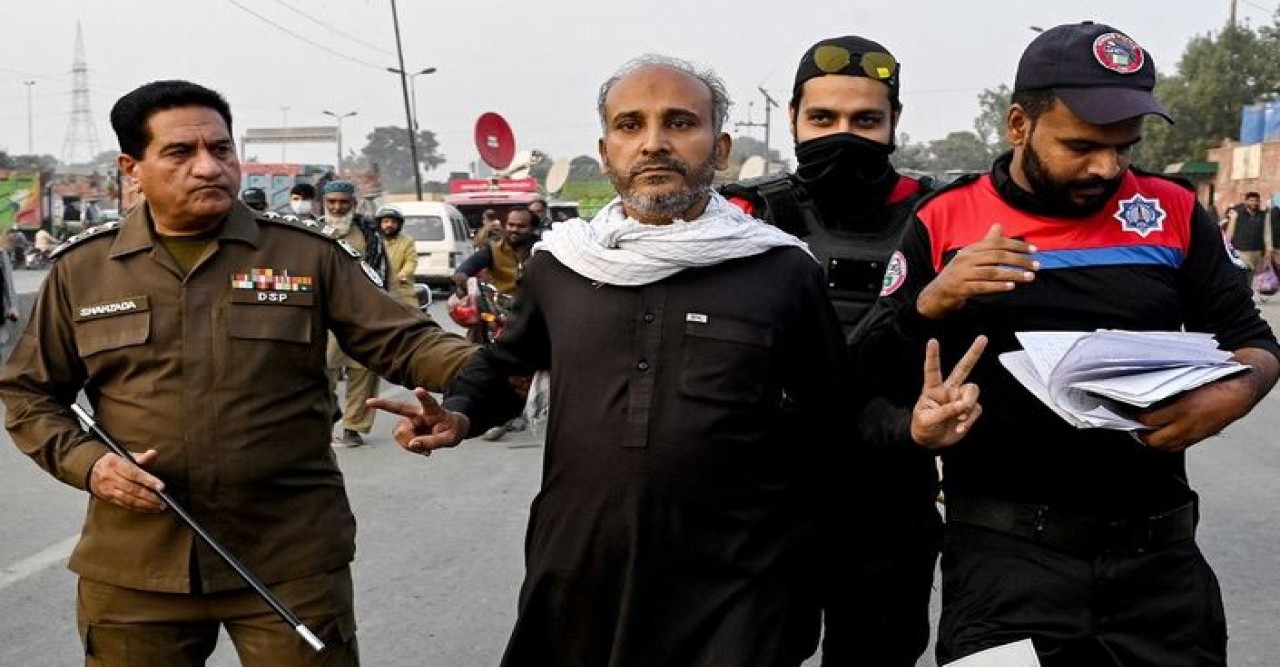 ইমরান খানের মুক্তির দাবিতে রাস্তায় পিটিআই নেতা-কর্মীরা, ধরপাকড়