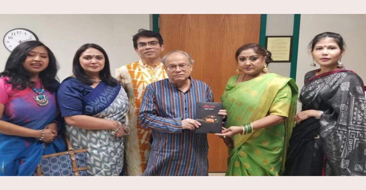 কবি আনিস আহমেদের নতুন বই ‘প্রদীপ্ত প্রেম’ এর মোড়ক উন্মোচন