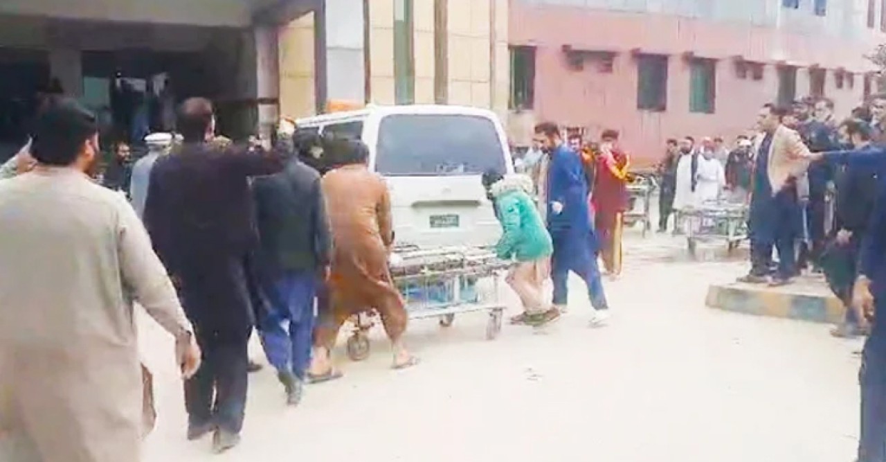 পাকিস্তানে মসজিদে বিস্ফোরণের ঘটনায় হতাহত ১৭