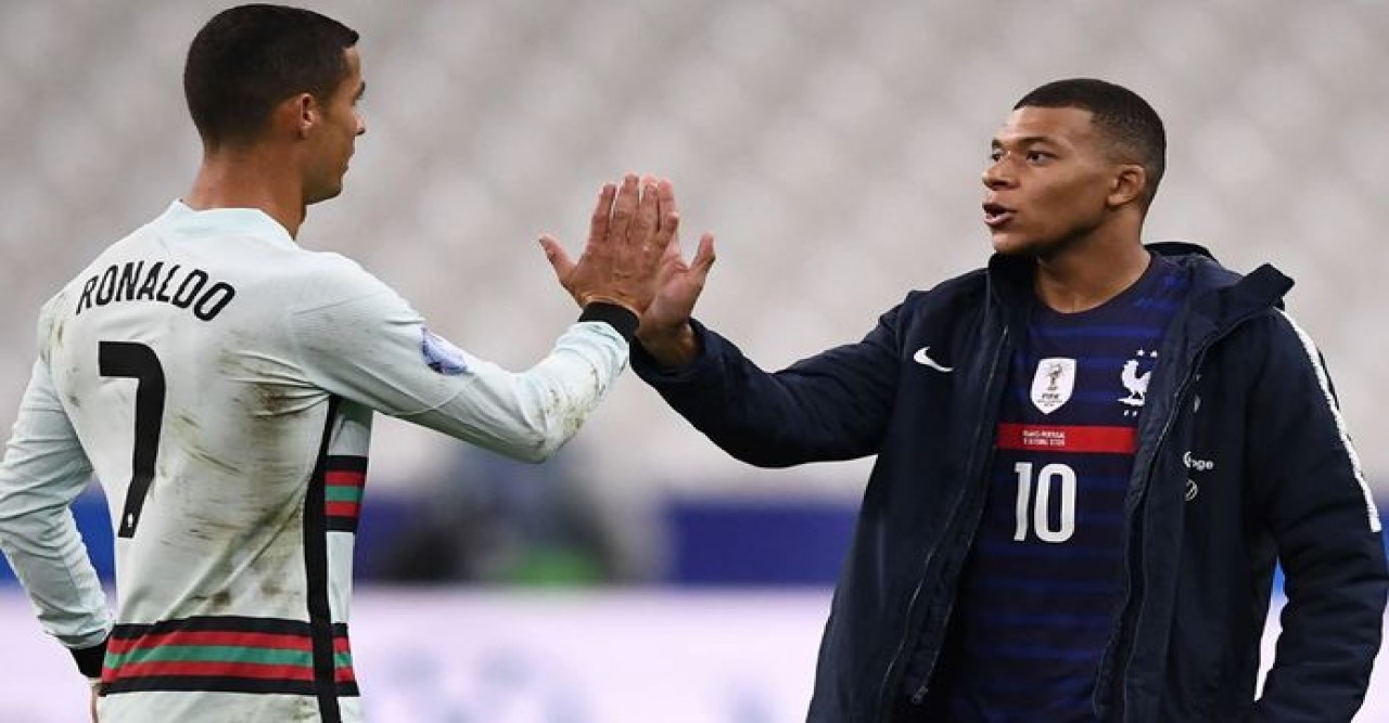 ব্যালন ডি’অরের ব্যাটন এমবাপ্পের হাতে দেখছেন রোনালদো