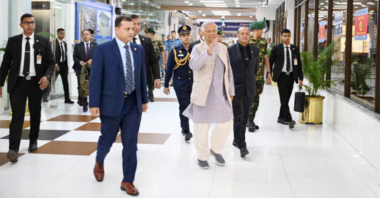 বিমসটেক সম্মেলনে যোগ দিতে ব্যাংককের পথে প্রধান উপদেষ্টা