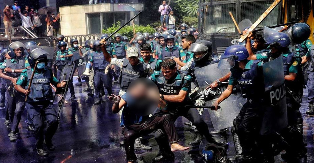 ছাত্রের মুখ চেপে ধরার আলোচিত ছবিটি বাস্তব, ডিএমপির দাবি ভিত্তিহীন