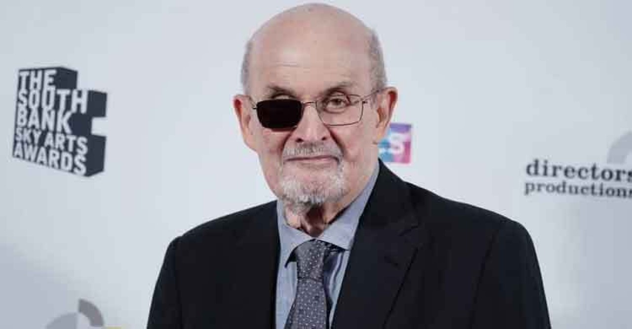 ৩৬ বছর পর ভারতে বিক্রি হচ্ছে সালমান রুশদির ‘স্যাটানিক ভার্সেস’