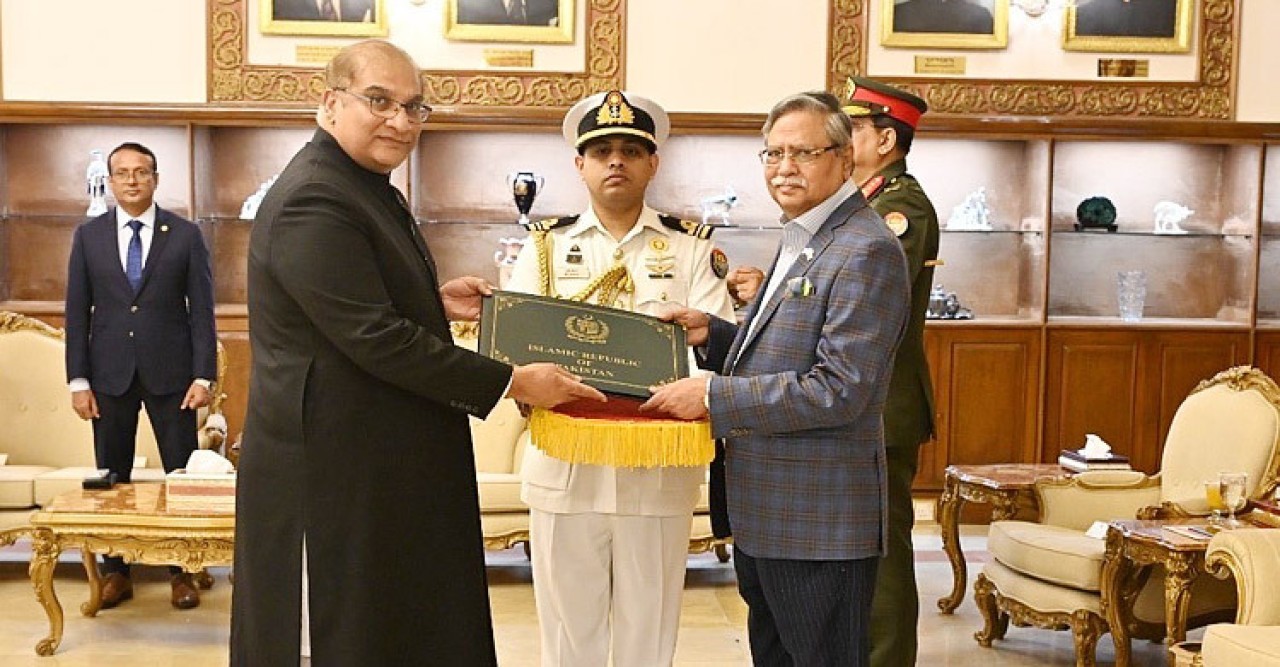 রাষ্ট্রপতির কাছে পাকিস্তান হাইকমিশনারের পরিচয়পত্র পেশ