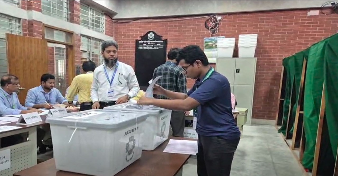 জাকসু নির্বাচনে ভোটগ্রহণ শুরু, ক্যাম্পাসে কড়া নিরাপত্তা