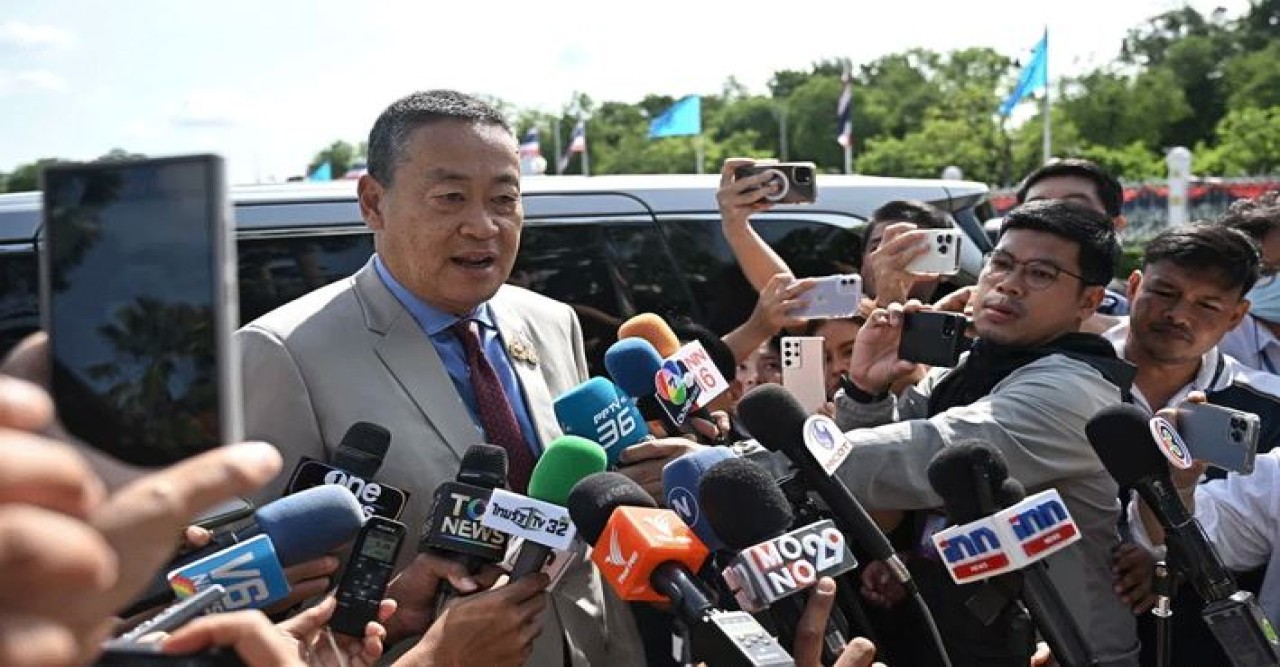 ক্ষমতাচ্যুত হলেন থাইল্যান্ডের প্রধানমন্ত্রী স্রেথা থাভিসিন