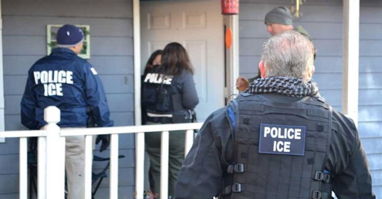 যুক্তরাষ্ট্রে ব্যাপক ধরপাকড়, দু’দিনেই গ্রেফতার কয়েকশ অবৈধ অভিবাসী