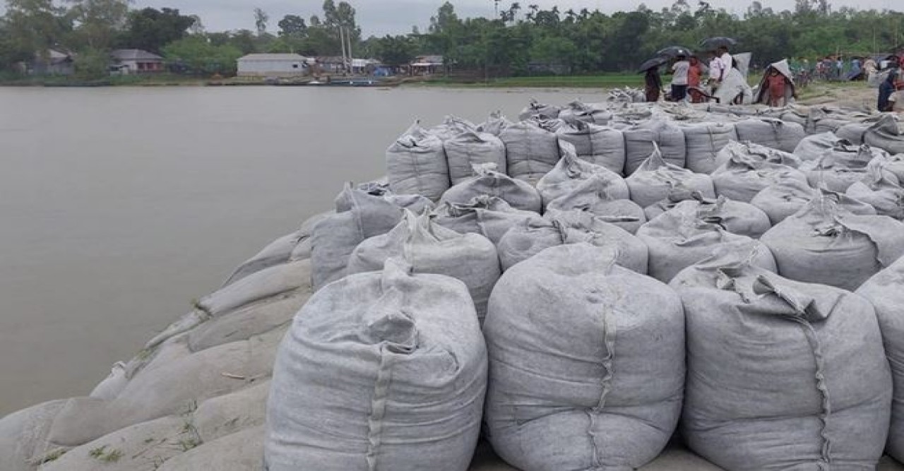 ৫ জেলায় বন্যার শঙ্কা, মাইকিং করে সতর্কতা জারি