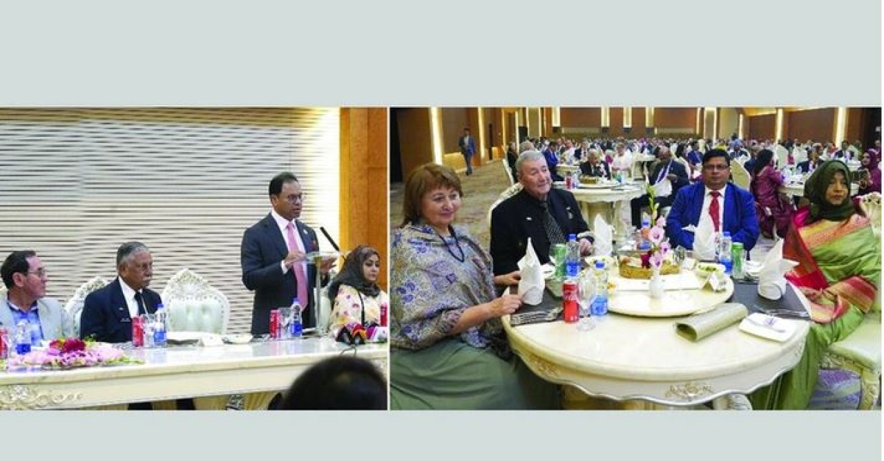 বাংলাদেশ সেনাবাহিনীর আয়োজনে নৈশভোজে ভারতীয় ও রুশ বীর যোদ্ধারা