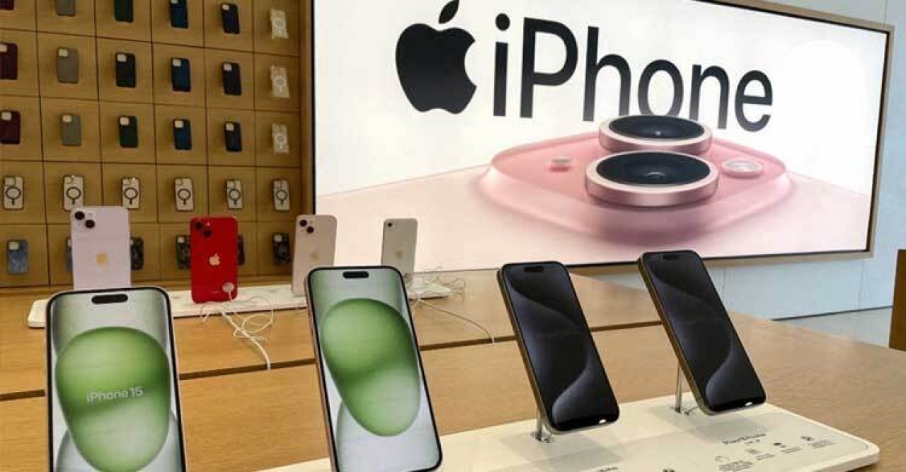 চীন-যুক্তরাষ্ট্র বাণিজ্যযুদ্ধে ফেঁসে যাচ্ছে অ্যাপল