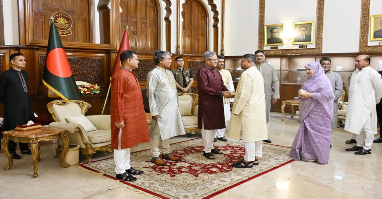 রাষ্ট্রপতির সঙ্গে সেনাপ্রধানের ঈদ শুভেচ্ছা বিনিময়