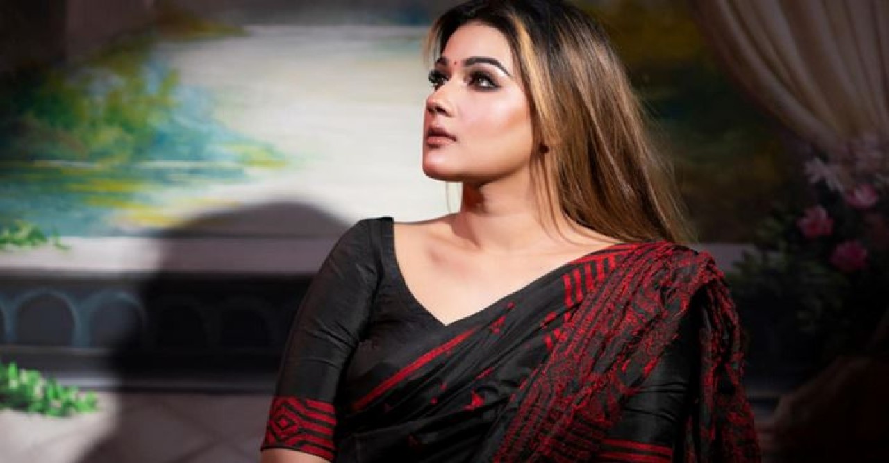 এবার শাড়ি পরে দেড় মিনিটের ভিডিও দিলেন মাহি, দ্রুত ভাইরাল