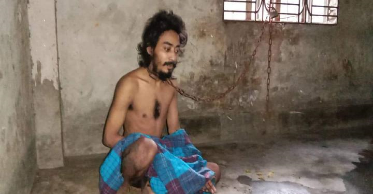 নরসিংদীর শিবপুরে ৫ বছর ধরে শিকলবন্দি যুবক রাসেল