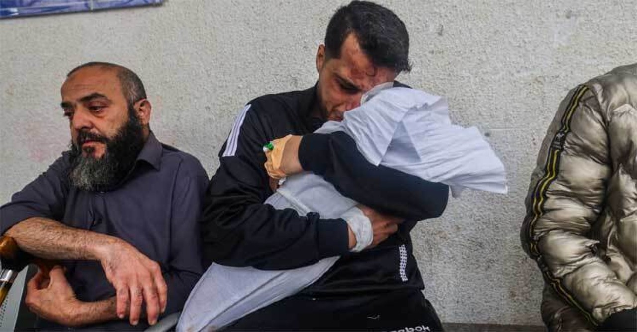 একদিনেই গাজায় শতাধিক ফিলিস্তিনিকে হত্যা করেছে ইসরায়েল