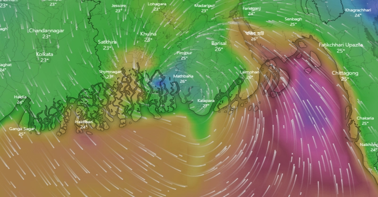 উপকূলে আঘাত হানতে শুরু করেছে ঘূর্ণিঝড়