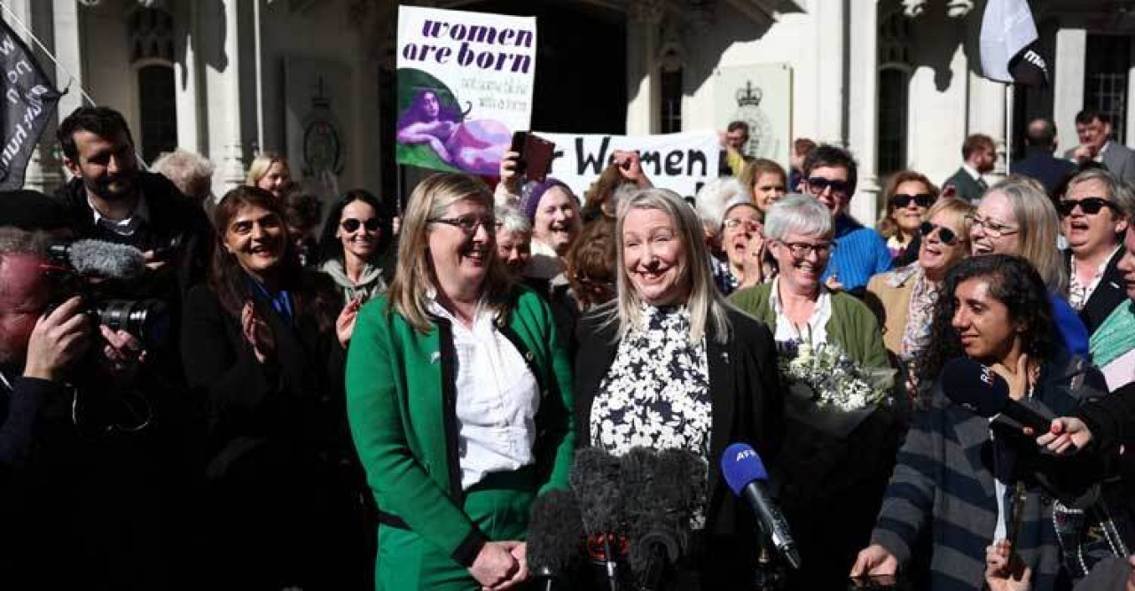 শুধু জন্মগত নারীরাই নারী, রূপান্তরিতরা নয়: যুক্তরাজ্যের সুপ্রিম কোর্ট