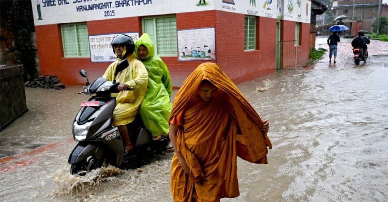 চীন-নেপাল সীমান্তে ভয়াবহ বন্যা, নিখোঁজ ২৮