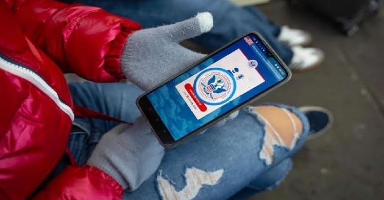 বাইডেনের আমলের সিবিপি ওয়ান অ্যাপ ব্যবহারকারী অভিবাসীদের 'অবিলম্বে' মার্কিন যুক্তরাষ্ট্র ত্যাগ করতে বলা হয়েছে