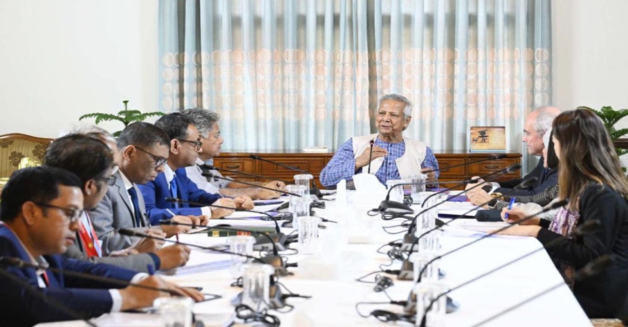 আন্তর্জাতিক মান বজায় রেখে শ্রম আইন সংস্কারের নির্দেশ প্রধান উপদেষ্টার