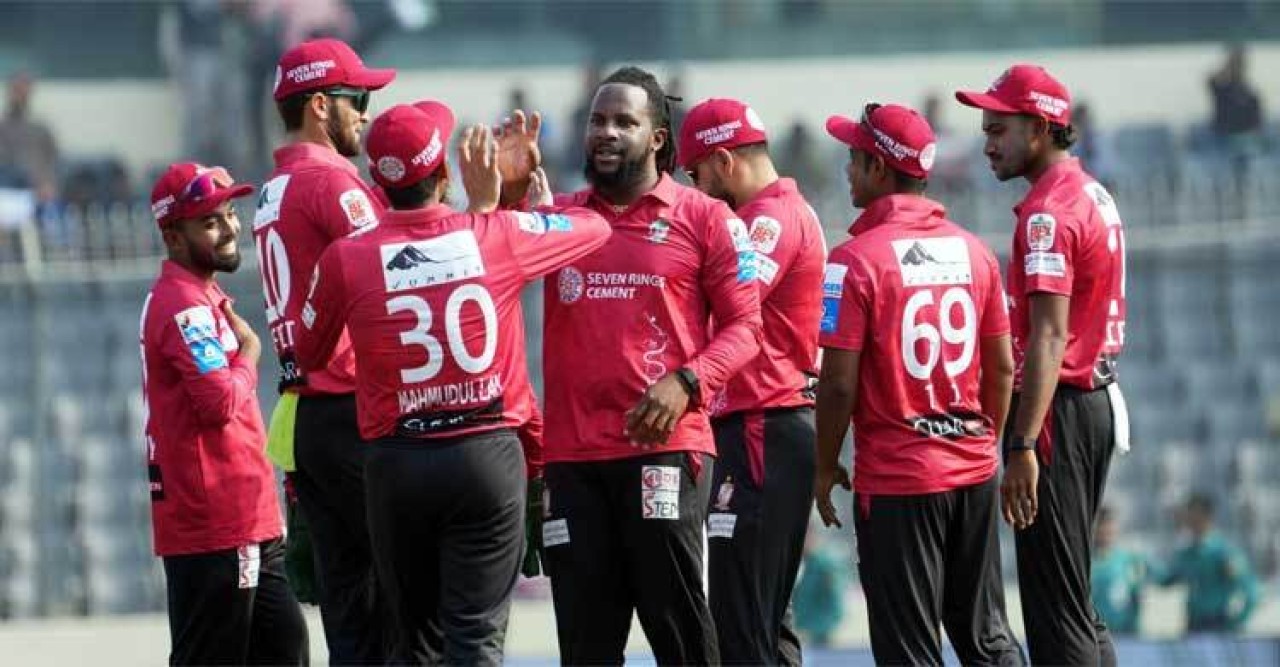 মাহমুদউল্লাহর ব্যাটে ঝড়, বড় স্কোর তাড়া করে শুভ সূচনা বরিশালের