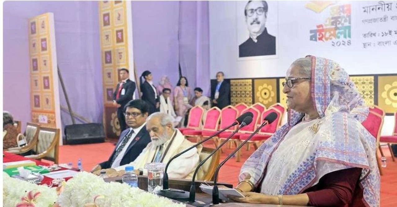 ১৬ জনের হাতে বাংলা একাডেমি পুরস্কার তুলে দিলেন প্রধানমন্ত্রী