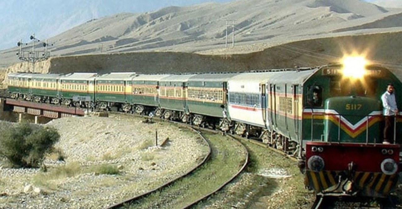 পাকিস্তানের ট্রেনে জিম্মিদশা থেকে শতাধিক যাত্রী উদ্ধার, ১৬ হামলাকারী নিহত