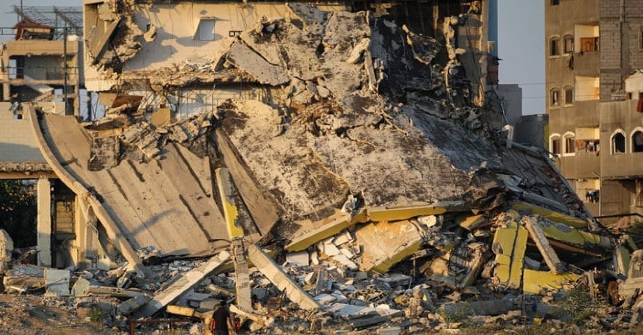 যুদ্ধবিরতির উদযাপনের মধ্যেই গোলাবর্ষণ, ধ্বংসস্তূপে দিন শুরু গাজাবাসীর