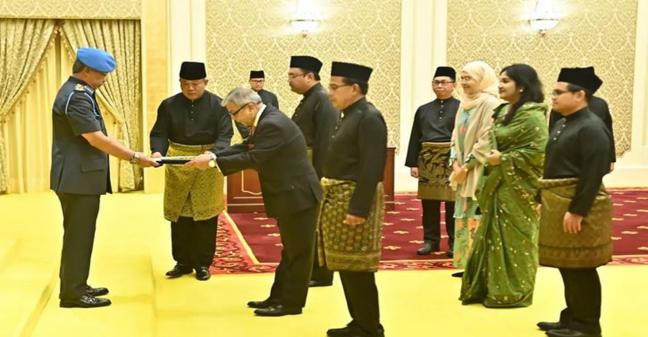 মালয়েশিয়ার রাজার কাছে বাংলাদেশ হাই কমিশনারের পরিচয়পত্র পেশ