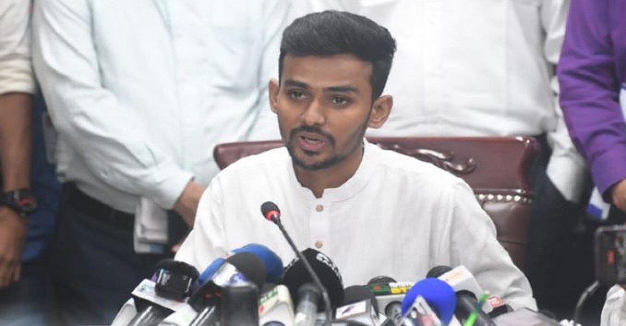 প্রথম মাসের বেতন বন্যার্তদের দেওয়ার ঘোষণা দিলেন আসিফ মাহমুদ