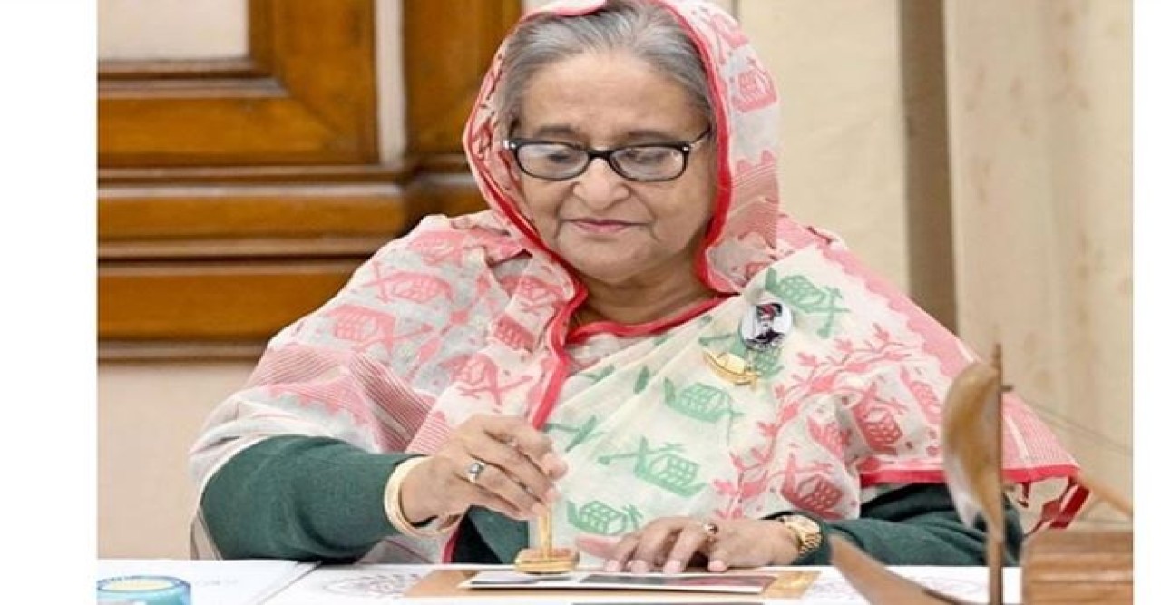 বিজয় দিবস উপলক্ষে স্মারক ডাকটিকিট অবমুক্ত করলেন প্রধানমন্ত্রী