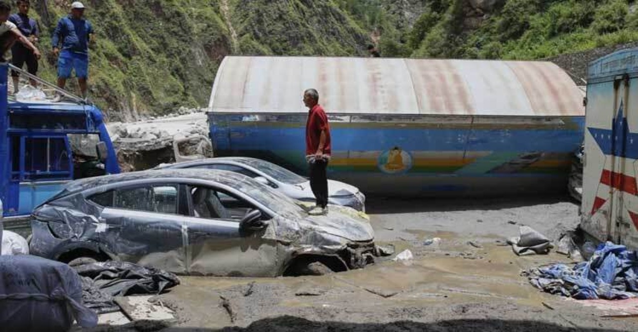 চীন-নেপাল সীমান্তে ভয়াবহ বন্যা, ৯ জনের মরদেহ উদ্ধার