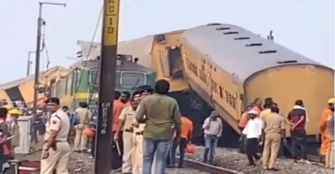 অন্ধ্র প্রদেশে ট্রেন দুর্ঘটনা: নিহতের সংখ্যা বেড়ে ১৩, আহত ৪০