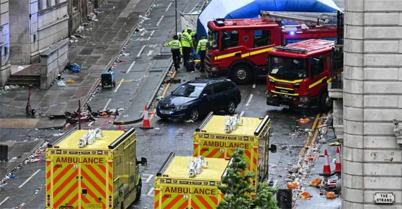 যুক্তরাজ্যে  লিভারপুল সমর্থকদের ভিড়ে উঠে গেল গাড়ি, আহত ২৭