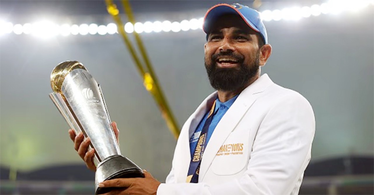 শিরোপা উদযাপনের মঞ্চ থেকে কেন নেমে গিয়েছিলেন শামি