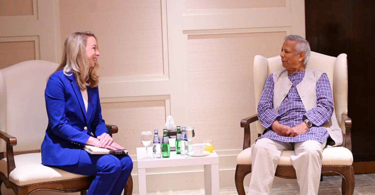 প্রধান উপদেষ্টার সঙ্গে স্পেসএক্সের লরেন ড্রেয়ারের সাক্ষাৎ