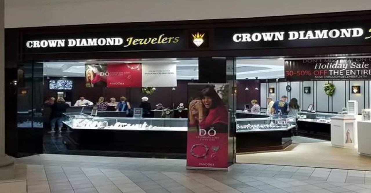 দিনে-দুপুরে সীমান্ত স্কয়ারে স্বর্ণের দোকানে চুরি