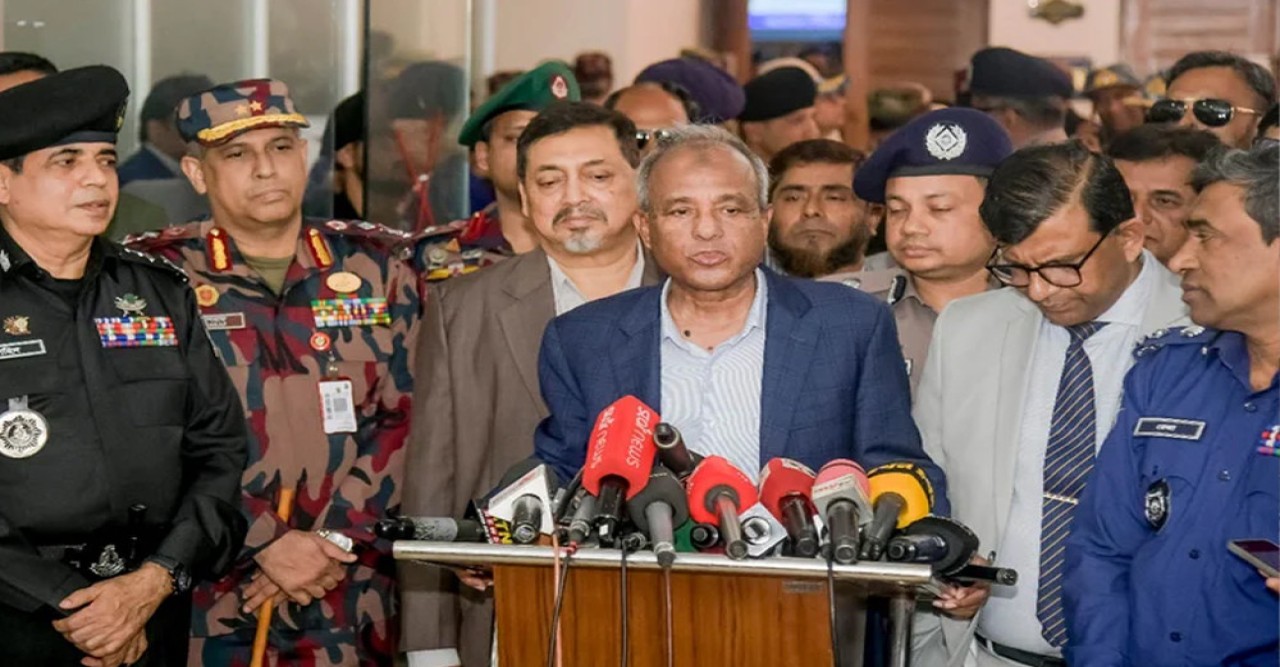 নির্বাচনে সংশ্লিষ্টদের সততার সঙ্গে দায়িত্ব পালনের নির্দেশ স্বরাষ্ট্র উপদেষ্টার