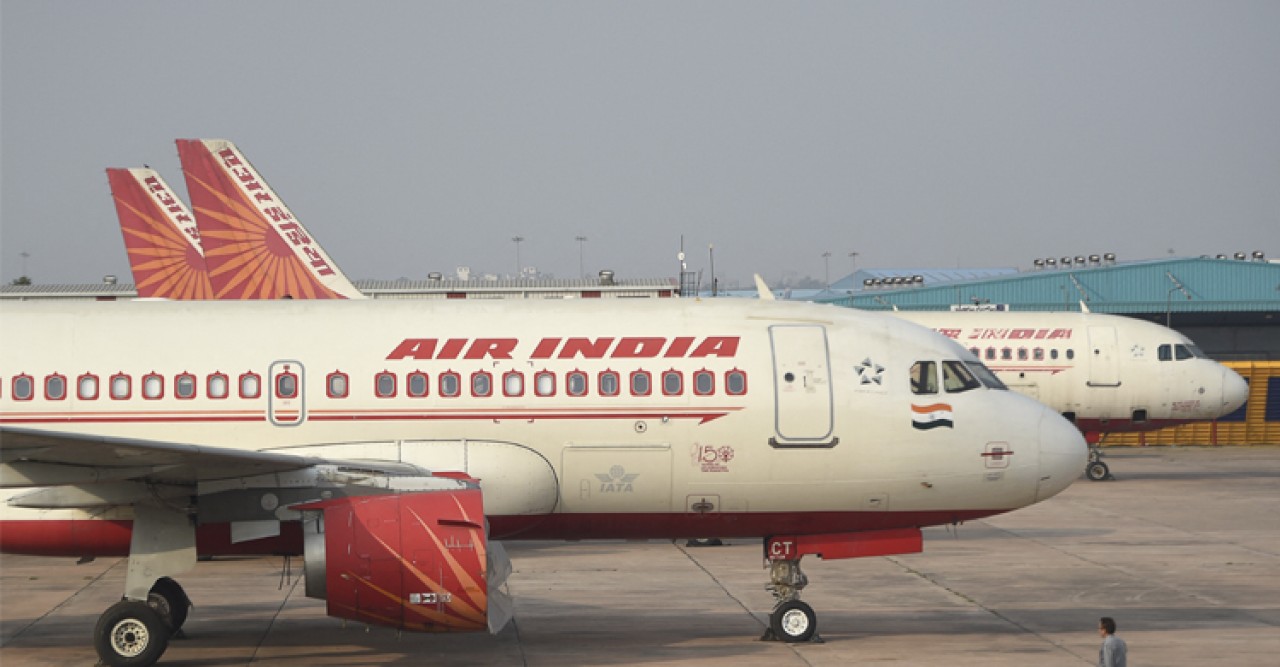 উত্তেজনার মধ্যে দিল্লি বিমানবন্দরে ৯০ ফ্লাইট বাতিল