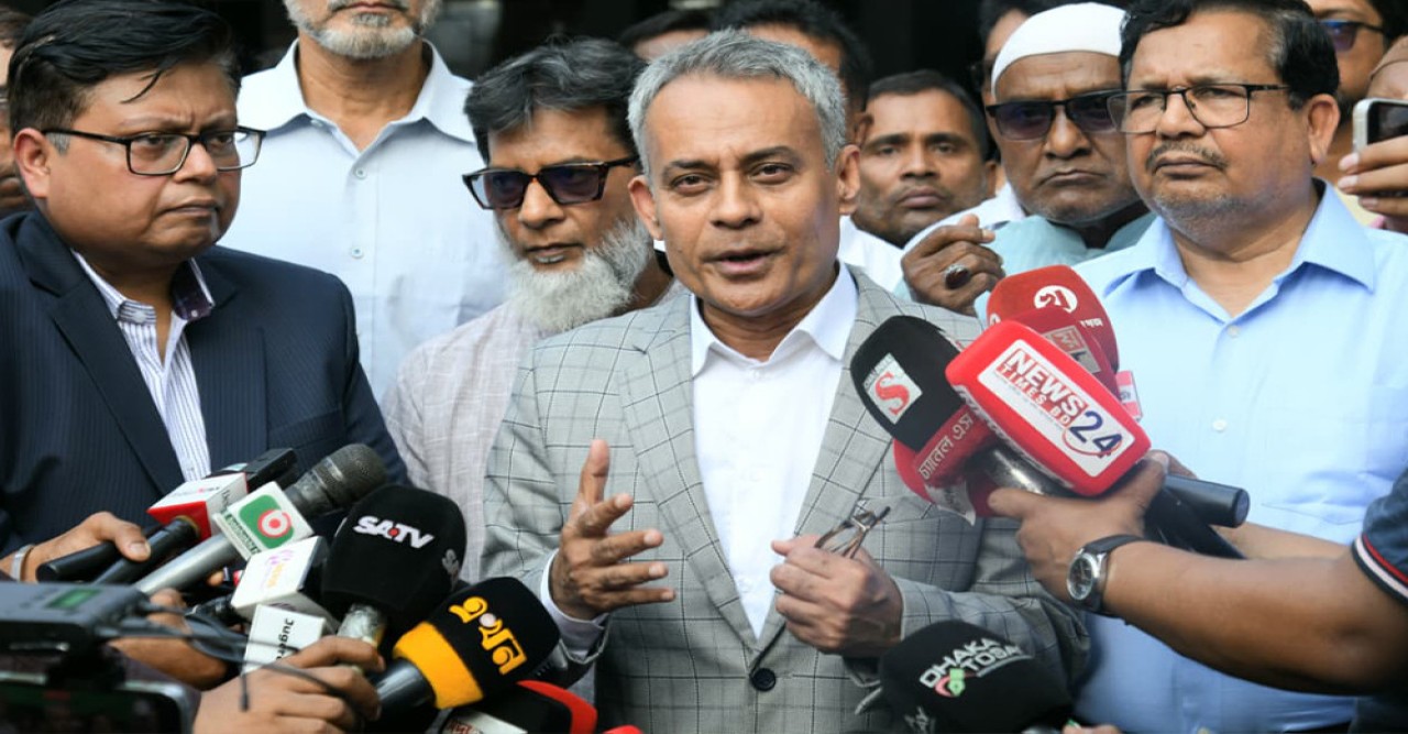 নিরাপদ ও স্বস্তিদায়ক ঈদযাত্রা নিশ্চিতে টার্মিনাল পরিদর্শনে সড়কমন্ত্রী