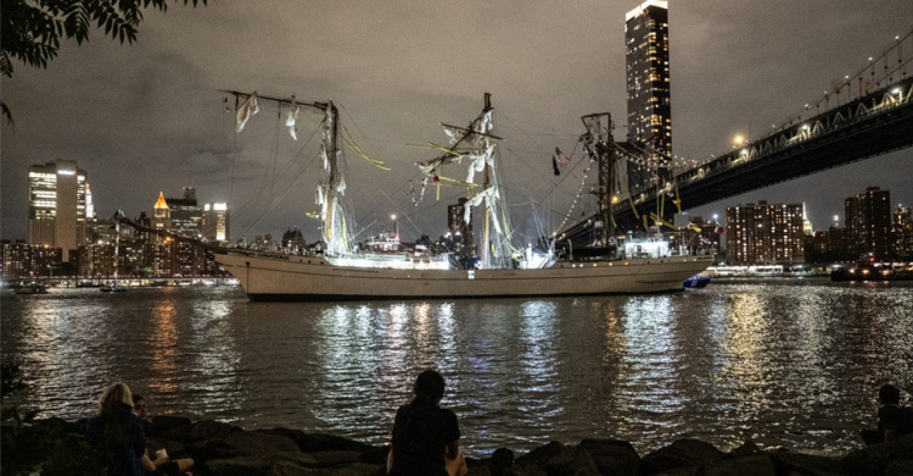 নিউইয়র্কে ব্রুকলিন ব্রিজে জাহাজের ধাক্কায় নিহত ২, আহত ১৯